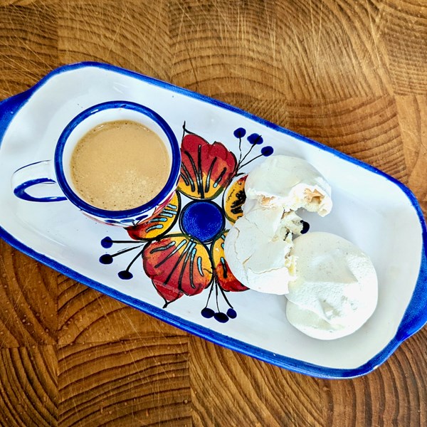 Almond meringues (Bianchini)