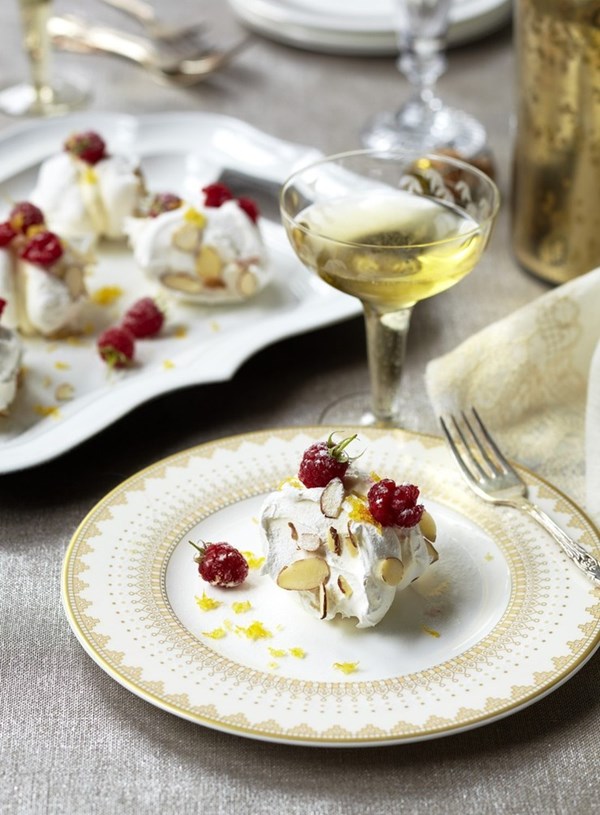 Almond meringues with lemon sugar and raspberries