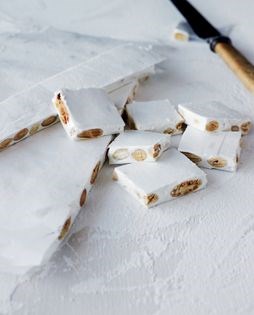 Almond nougat (Torrone alle mandorle)