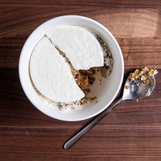 Almond oats with muesli and skyr