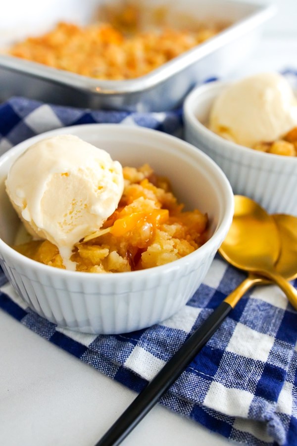 Almond peach dump cake