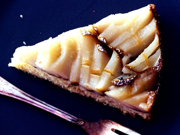 Almond-pear cake