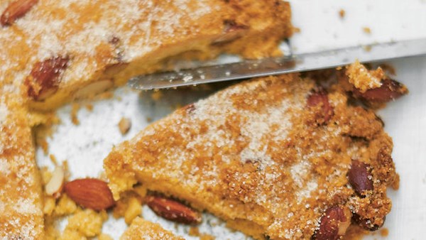 Almond polenta shortbread tart (Sbrisolona)