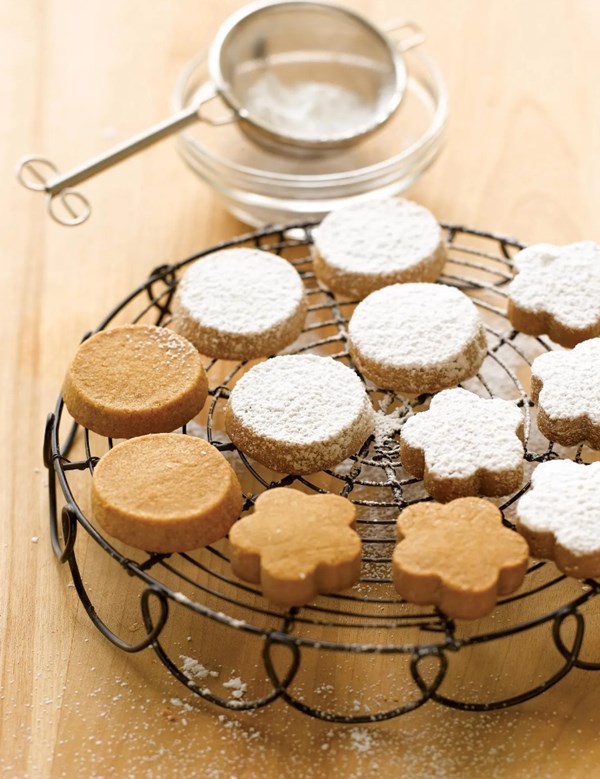 Almond polvorones
