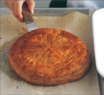 Almond-puff pastry galette (Pithiviers)
