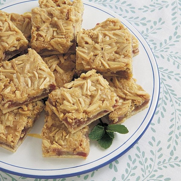 Almond rhubarb pastry