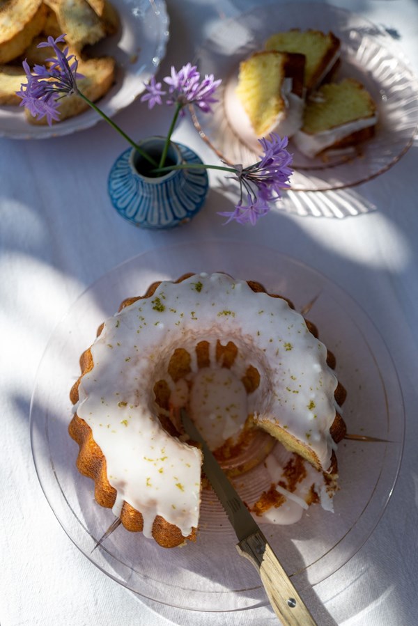 Almond, ricotta, olive oil & lemon drizzle cake