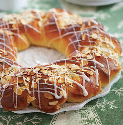 Almond ring coffee cakes