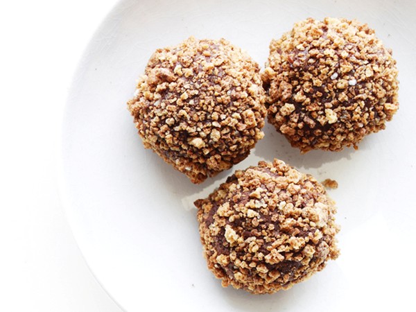 Almond-rum chocolate truffles with amaretti cookies