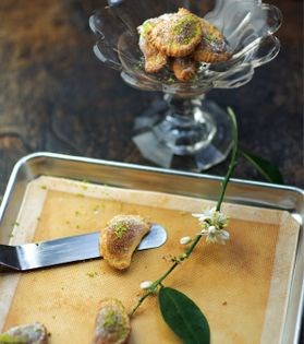 Almond sanbuseh (Qotab)