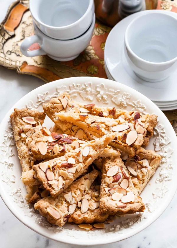 Almond shortbread cookies