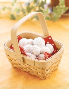 Almond snow balls