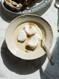 Almond soup with floating clouds (Migdałowa zupa "nic")