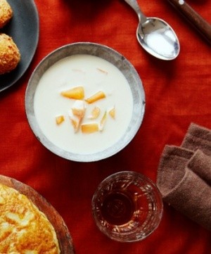 Almond soup with lemon (Ajo blanco)