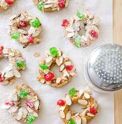 Almond-spice Christmas wreath cookies