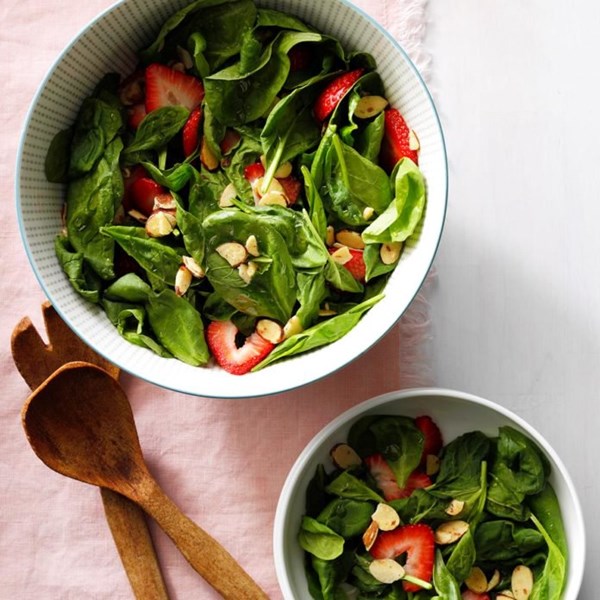 Almond strawberry salad 