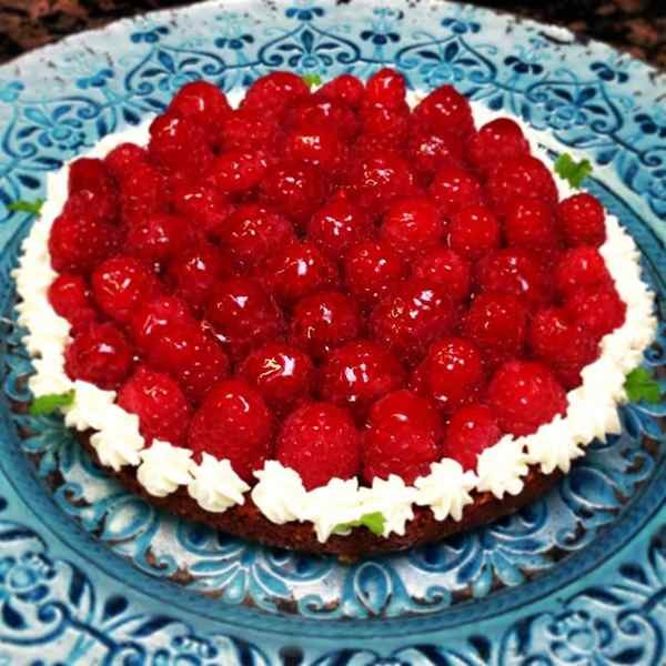 Almond tart or tartlets with raspberries