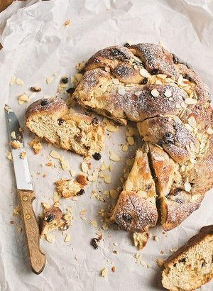 Almond tea cake (Ciambella alle mandorle)