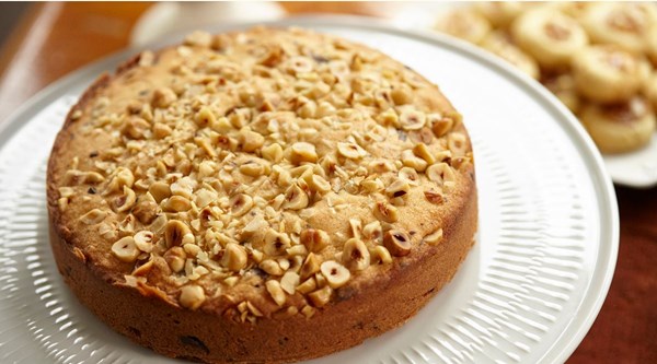 Almond torta with chocolate chips (Torta di mandorle con gocce di cioccolato)