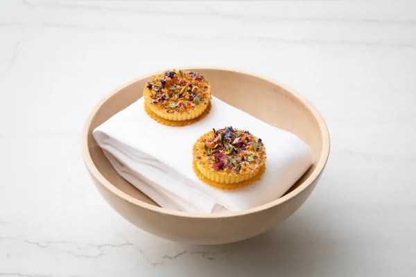 Alp blossom cheese, onion, quince snack