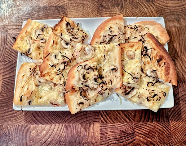 Alsatian flatbread with onion & mushroom (Tarte flambée / Flammekueche aux champignons)