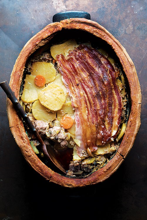 Alsatian meat and vegetable stew (Bacheofe)