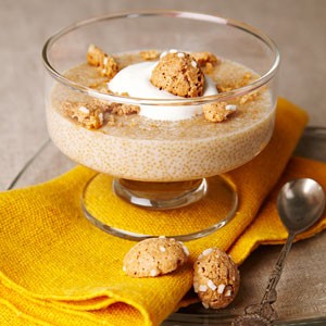 Amaranth pudding with Amaretto cream
