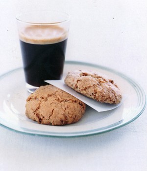 Amaretti biscuits