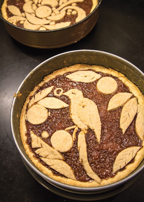 Amaretti peach tart (Crostata di pesche cotte e amaretti)