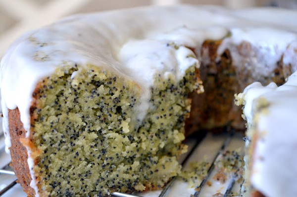 Amaretto poppy seed cake