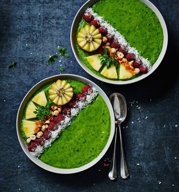 Amber Locke's big green breakfast smoothie bowl