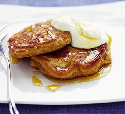 American-style pineapple and banana pancakes