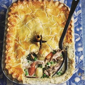 American-style spring chicken and vegetable pot pie