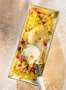 An imitation of traditional Iranian ice cream (Bastani sonnati)
