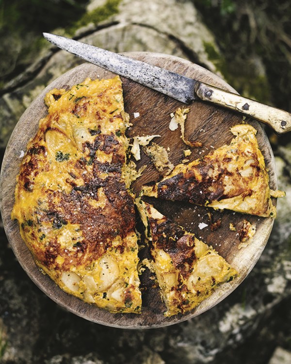 An omelette of new potatoes, smoked garlic, onions and cheddar
