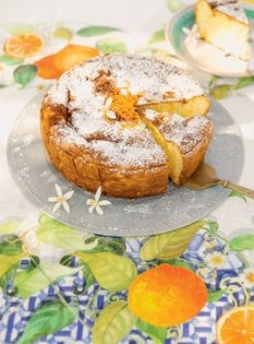 An orange-scented rice cake (Torta di riso al profumo d'arancio)