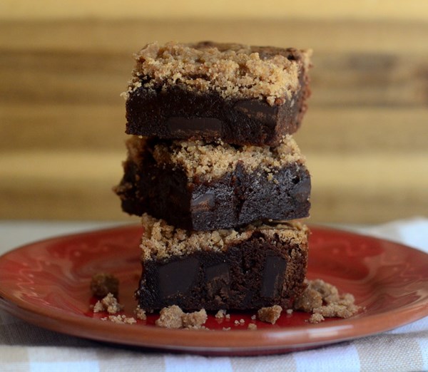 Ancho chili brownies with cinnamon streusel