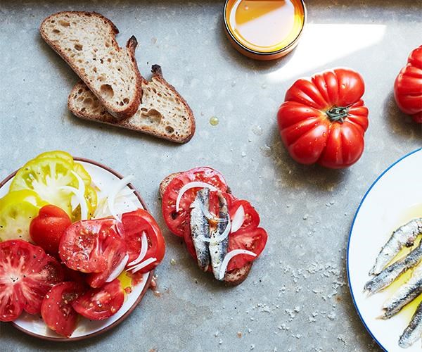 Anchovies, tomatoes and bread