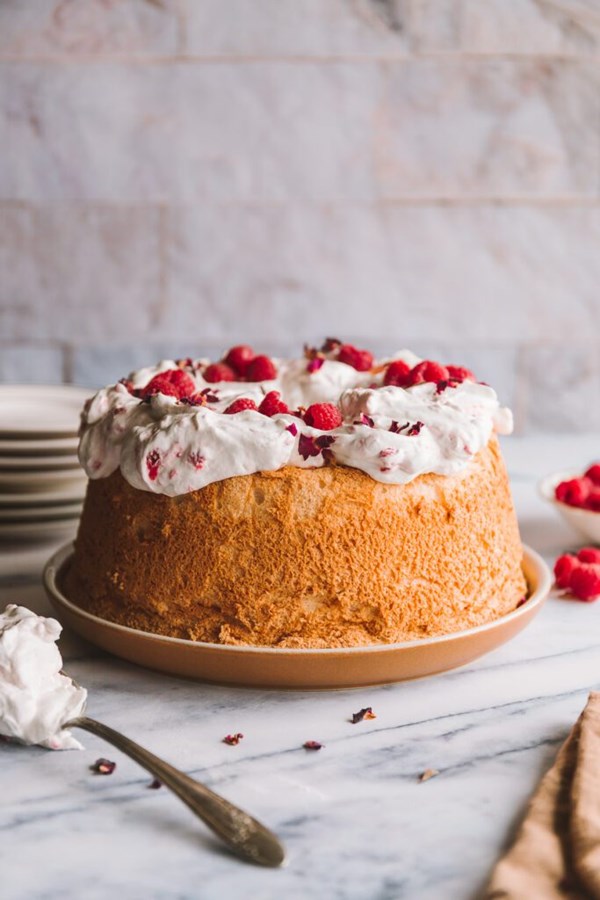Angel food cake with raspberry cream