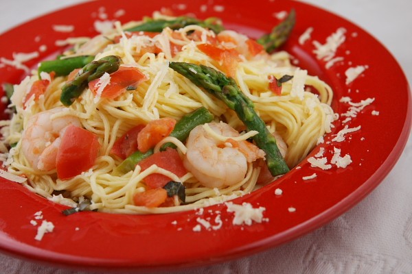 Angel hair pasta with shrimp, asparagus and basil