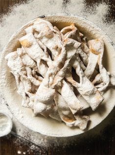 Angel wings with cardamom sugar (Faworki z kardamonowym cukrem)
