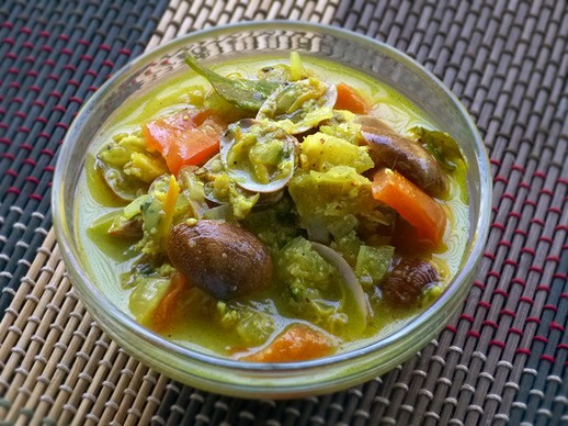 Anglo-Indian coconut clam stew