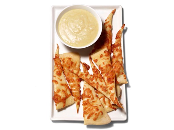 Anne Burrell's roasted garlic-Asiago dip with cheese crackers
