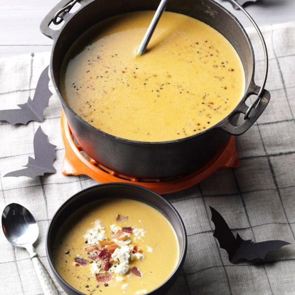 Anti-vampire potion (butternut squash & garlic soup)
