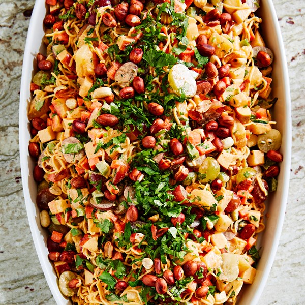 Anu's noodle salad with crunchy fruit