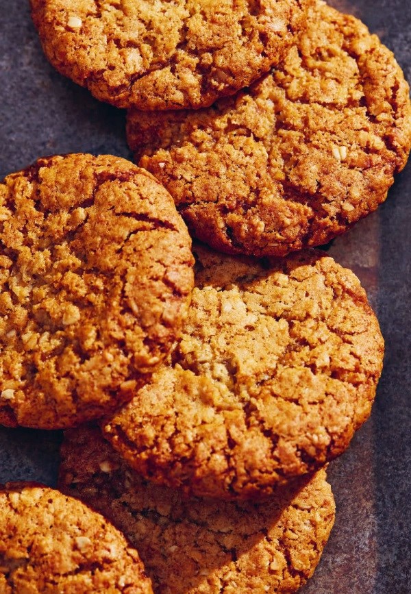 https://716f24d81edeb11608aa-99aa5ccfecf745e7cf976b37d172ce54.ssl.cf1.rackcdn.com/anzac-biscuits-3078899l1.jpg