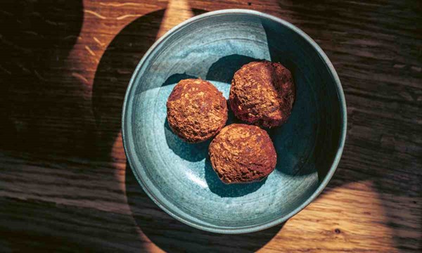 Apfel-Nuss-Charoset mit Dörrpflaumen und Kakao [Haya Molcho/Neni]