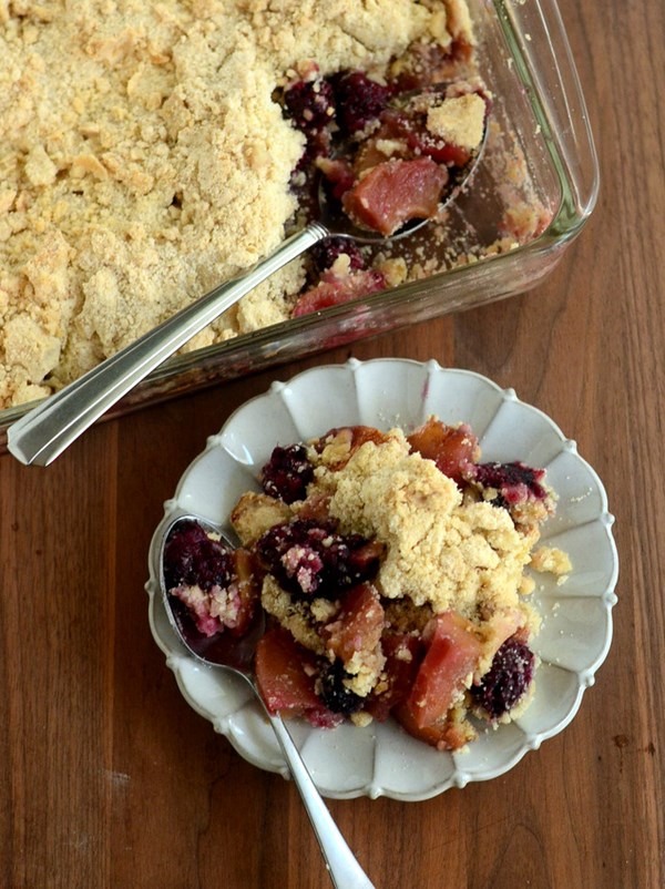 Apple & blackberry crumble