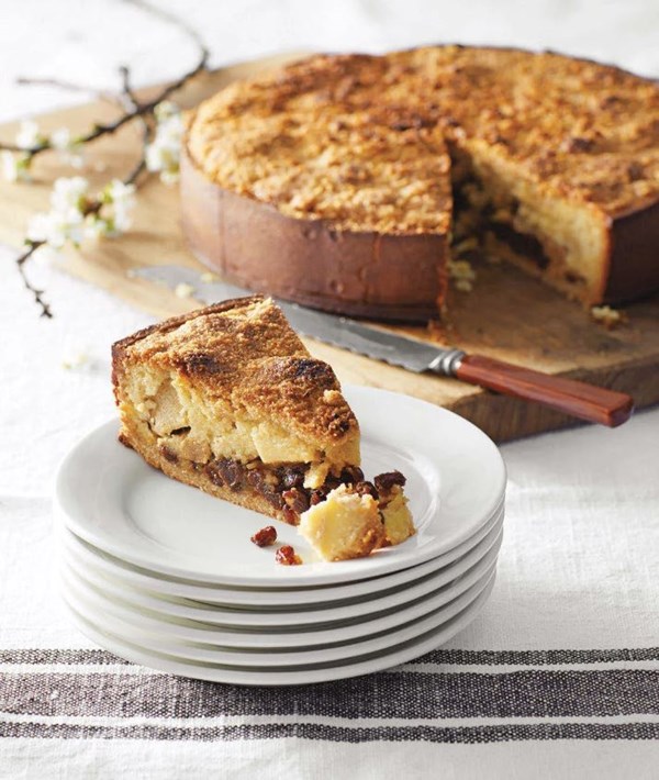 Apple-almond crumble cake