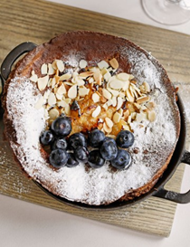 Apple and almond Dutch baby